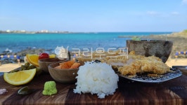 돈까스, 해변, 우도, 제주, 맛집, 사진,이미지,일러스트,캘리그라피 - 양파를먹어보렴작가 크라우드픽 - 저작권 걱정 없는 상업용 이미지