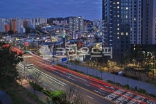 현충로, 흑석동, 도심야경, 아파트, 주거지, 사진,이미지,일러스트,캘리그라피 - Deep bLUE작가 크라우드픽 - 저작권 걱정 없는 상업용 이미지