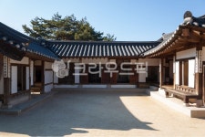 한옥, 마당, 남산골한옥마을, 기와집, 주택, 사진,이미지,일러스트,캘리그라피 - 메추리알작가 크라우드픽 - 저작권 걱정 없는 상업용 이미지