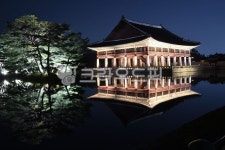 경복궁, 야경, 조명, 건물, 빛, 사진,이미지,일러스트,캘리그라피 - hong0319작가 크라우드픽 - 저작권 걱정 없는 상업용 이미지