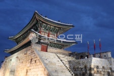 수원산성, 한국성문, 성문, 건축물, 건물, 사진,이미지,일러스트,캘리그라피 - Bohemian512작가 크라우드픽 - 저작권 걱정 없는 상업용 이미지