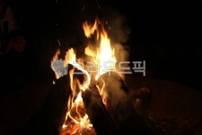캠프파이어, 캠핑, 야영, 모닥불, 불꽃, 사진,이미지,일러스트,캘리그라피 - benjamin작가 크라우드픽 - 저작권 걱정 없는 상업용 이미지