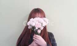 꽃, 성년의날, 감성, 소녀, 꽃다발, 사진,이미지,일러스트,캘리그라피 - ieaoeaue작가 크라우드픽 - 저작권 걱정 없는 상업용 이미지