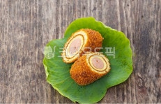 핫도그, 연핫도그, 연밭, 연잎, 소시지, 사진,이미지,일러스트,캘리그라피 - 조하운해작가 크라우드픽 - 저작권 걱정 없는 상업용 이미지