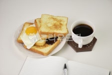 토스트, 아침식사, 계란, 빵, 조식, 사진,이미지,일러스트,캘리그라피 - 깨비선생작가 크라우드픽 - 저작권 걱정 없는 상업용 이미지