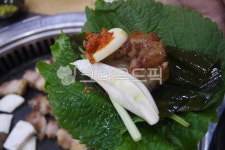 바베큐, 돼지고기, 삼겹살, 목살, 고기쌈, 사진,이미지,일러스트,캘리그라피 - 푸드포토작가 크라우드픽 - 저작권 걱정 없는 상업용 이미지