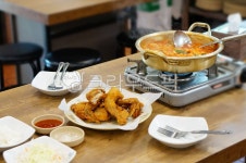 국물떡볶이, 떡볶이, 술자리, 통닭튀김, 옛날통닭, 사진,이미지,일러스트,캘리그라피 - 맛있는 사진작가 크라우드픽 - 저작권 걱정 없는 상업용... 