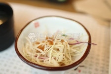 스끼다시, 밑반찬, 일식집, 일식, 샐러드, 사진,이미지,일러스트,캘리그라피 - Nyeomi_snap작가 크라우드픽 - 저작권 걱정 없는 상업용 이미지
