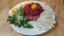 육회, 한식, 술안주, 요리, 한접시, 사진,이미지,일러스트,캘리그라피 - neor2d2작가 크라우드픽 - 저작권 걱정 없는 상업용 이미지