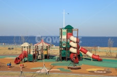 놀이터, 놀이기구, 풍경, 미끄럼틀, 바다, 사진,이미지,일러스트,캘리그라피 - 프리이미지작가 크라우드픽 - 저작권 걱정 없는 상업용 이미지