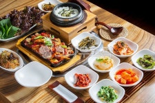 제육볶음, 제육정식, 쌈밥정식, 쌈밥돌솥밥정식, 제육돌솥밥정식, 사진,이미지,일러스트,캘리그라피 - 미미스튜디오작가 크라우드픽 - 저작권 걱정... 