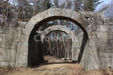 화산산성, 성문, 옛성문, 성문터, 군위화산산성, 사진,이미지,일러스트,캘리그라피 - 바람산맥작가 크라우드픽 - 저작권 걱정 없는 상업용 이미지