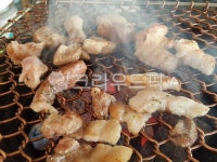 돼지숯불구이, 뒷고기, 돼지고기, 숯불구이, 바베큐, 사진,이미지,일러스트,캘리그라피 - 보물섬작가 크라우드픽 - 저작권 걱정 없는 상업용 이미지