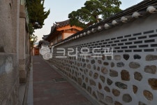 골목, 전통가옥, 뒷골목, 돌담, 한옥마을, 사진,이미지,일러스트,캘리그라피 - tsiolkovskii작가 크라우드픽 - 저작권 걱정 없는 상업용 이미지