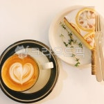 라떼, 레몬케이크, 카페, 라떼아트, 조각케이크, 사진,이미지,일러스트,캘리그라피 - 아그작아그작작가 크라우드픽 - 저작권 걱정 없는 상업용 이미지
