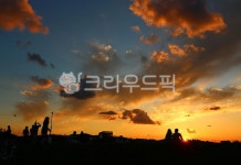 파란하늘, 붉은노을, 만남, 한강공원, 석양, 사진,이미지,일러스트,캘리그라피 - 조하운해작가 크라우드픽 - 저작권 걱정 없는 상업용 이미지