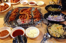 꼼장어숯불구이, 꼼장어, 닭발숯불구이, 닭발, 닭구이, 사진,이미지,일러스트,캘리그라피 - 먹방작가 크라우드픽 - 저작권 걱정 없는 상업용 이미지