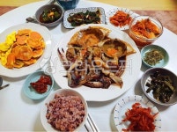 집밥, 한상차림, 한상, 밥, 쌀밥, 사진,이미지,일러스트,캘리그라피 - 먹방작가 크라우드픽 - 저작권 걱정 없는 상업용 이미지