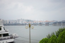 한강, 동호대교, 서울, 유람선, 비온뒤, 사진,이미지,일러스트,캘리그라피 - 고전문법작가 크라우드픽 - 저작권 걱정 없는 상업용 이미지