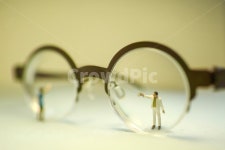 안경, 안경테, 렌즈, 안경렌스, 동그란안경, 사진,이미지,일러스트,캘리그라피 - imagine39작가 크라우드픽 - 저작권 걱정 없는 상업용 이미지