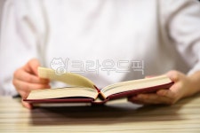 공부, 독서, 기업, 교육, 사람, 사진,이미지,일러스트,캘리그라피 - 히어로포토작가 크라우드픽 - 저작권 걱정 없는 상업용 이미지