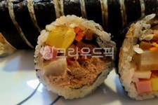 참치김밥, 김밥, 김밥속, 김밥한줄, 김밥옆구리, 사진,이미지,일러스트,캘리그라피 - 나이스가이작가 크라우드픽 - 저작권 걱정 없는 상업용 이미지