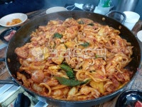 회식, 안주, 볶음류, 닭갈비, 먹음직스러운닭갈비, 사진,이미지,일러스트,캘리그라피 - 꿈만들기작가 크라우드픽 - 저작권 걱정 없는 상업용 이미지