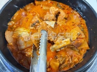 돼지고기김치찜, 등갈비김치찜, 등갈비, 돼지고기, 돼지, 사진,이미지,일러스트,캘리그라피 - 먹방작가 크라우드픽 - 저작권 걱정 없는 상업용 이미지