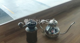 준전자, 커피제조기, 탁자, 커피, 시내, 사진,이미지,일러스트,캘리그라피 - ksnksn0070작가 크라우드픽 - 저작권 걱정 없는 상업용 이미지