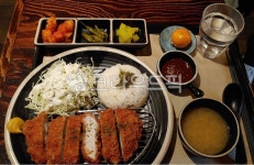 돈까스, 식사, 음식, 밥, 샐러드, 사진,이미지,일러스트,캘리그라피 - 행운가득작가 크라우드픽 - 저작권 걱정 없는 상업용 이미지