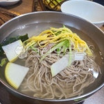 막국수, 시원한, 동치미, 국물, 별미, 사진,이미지,일러스트,캘리그라피 - 리남경작가 크라우드픽 - 저작권 걱정 없는 상업용 이미지