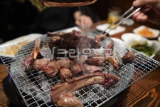 양고기, 양갈비, 바베큐, 구이, 불판, 사진,이미지,일러스트,캘리그라피 - pb이로작가 크라우드픽 - 저작권 걱정 없는 상업용 이미지