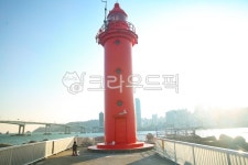 등대, 영도등대, 빨간등대, 바다, 남항대교, 사진,이미지,일러스트,캘리그라피 - 투채작가 크라우드픽 - 저작권 걱정 없는 상업용 이미지