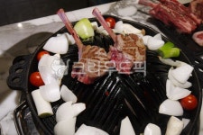 양고기, 철판, 양파, 방울토마토, 굽다, 사진,이미지,일러스트,캘리그라피 - 에이스작가 크라우드픽 - 저작권 걱정 없는 상업용 이미지