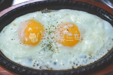 계란후라이, friedegg, sunnysideup, 반숙후라이, 계란, 사진,이미지,일러스트,캘리그라피 - Fresh Eggs작가 크라우드픽 - 저작권 걱정... 