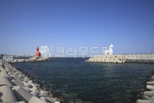 이호테우, 해변, 해수욕장, 방파제, 등대, 사진,이미지,일러스트,캘리그라피 - 프리이미지작가 크라우드픽 - 저작권 걱정 없는 상업용 이미지