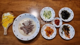 한상차림, 아침식사, 점심식사, 저녁식사, 떡국, 사진,이미지,일러스트,캘리그라피 - 제이런더너작가 크라우드픽 - 저작권 걱정 없는 상업용 이미지