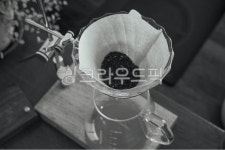 드립커피, 블랙커피, 핸드드립, 커피, 커피추출, 사진,이미지,일러스트,캘리그라피 - bboogie작가 크라우드픽 - 저작권 걱정 없는 상업용 이미지
