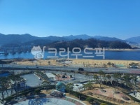 낙동강, 칠곡보, 호국평화기념관, 산, 물, 사진,이미지,일러스트,캘리그라피 - 쏭월드작가 크라우드픽 - 저작권 걱정 없는 상업용 이미지