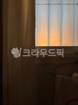창문, 커튼, 노을, 햇빛, 감성, 사진,이미지,일러스트,캘리그라피 - wjdtndls3335작가 크라우드픽 - 저작권 걱정 없는 상업용 이미지