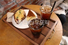 아아케이크(AaCake) | 카페, cafe, 커피, 아아, 케이크, 사진,이미지,일러스트,캘리그라피 - 다람쓰작가 크라우드픽 - 저작권 걱정 없는 상업용 이미지