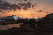 정자, 일몰, 강, 강변, 하늘, 사진,이미지,일러스트,캘리그라피 - pobiris작가 크라우드픽 - 저작권 걱정 없는 상업용 이미지