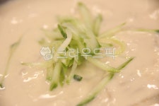 국수, 음식, 끼, 한끼, 찬음식, 사진,이미지,일러스트,캘리그라피 - 슈렉작가 크라우드픽 - 저작권 걱정 없는 상업용 이미지