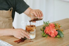 카페, 커피, 카페라떼, 사람, 아이스카페라떼, 사진,이미지,일러스트,캘리그라피 - 사진찍는 레이첼작가 크라우드픽 - 저작권 걱정 없는 상업용... 