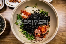 흰밥, 생선회, 김, 야채, 고추장, 사진,이미지,일러스트,캘리그라피 - 우리들작가 크라우드픽 - 저작권 걱정 없는 상업용 이미지