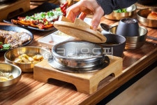 솥밥, 돌솥밥, 냄비밥, 쌈밥, 쌈밥정식, 사진,이미지,일러스트,캘리그라피 - 미미스튜디오작가 크라우드픽 - 저작권 걱정 없는 상업용 이미지