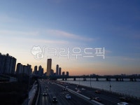 올림픽대로, 한강대교, 노들섬, 63빌딩, 고속도로, 사진,이미지,일러스트,캘리그라피 - 나만의 프레임작가 크라우드픽 - 저작권 걱정 없는 상업용... 