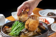 닭백숙, 토종닭, 토종닭백숙, 한방백숙, 한방약초백숙, 사진,이미지,일러스트,캘리그라피 - 미미스튜디오작가 크라우드픽 - 저작권 걱정 없는... 