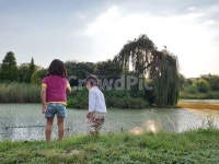 남매, 저수지, 여름, 남자, 여자, 사진,이미지,일러스트,캘리그라피 - Njameskim573작가 크라우드픽 - 저작권 걱정 없는 상업용 이미지