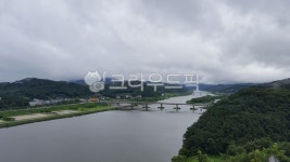 옥외, 강, 다리, 먹구름, 하늘, 사진,이미지,일러스트,캘리그라피 - 하늘마당작가 크라우드픽 - 저작권 걱정 없는 상업용 이미지